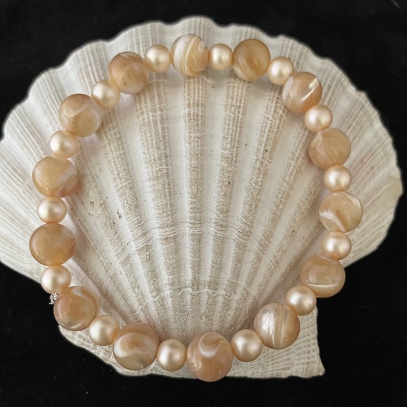 Cream Pearl Wisdom & Purity Beaded Stretch Bracelet - Picture 1 of 4